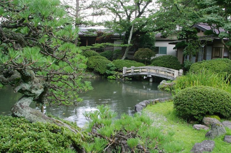 庭園 福島県会津若松市の老舗割烹料亭 萬花楼（まんげろう） 会津 割烹 萬花楼